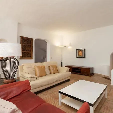 Stunning 5 Bedroom *