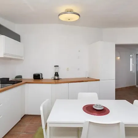 Stunning 5 Bedroom Hotel *