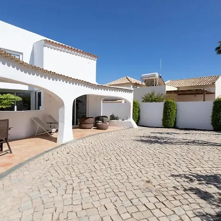Stunning 5 Bedroom Hotel *