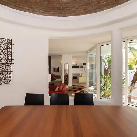 Stunning 5 Bedroom *