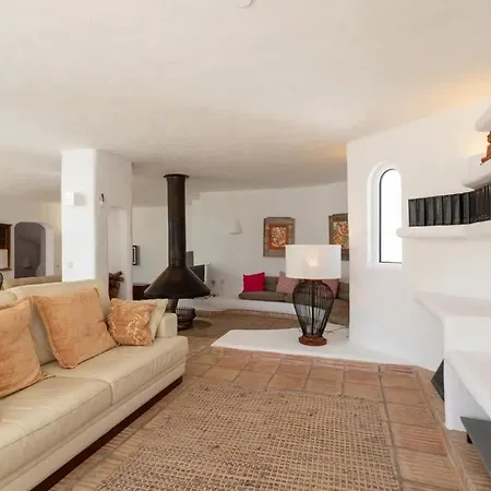 Stunning 5 Bedroom Hotel