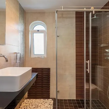 Stunning 5 Bedroom * Albufeira